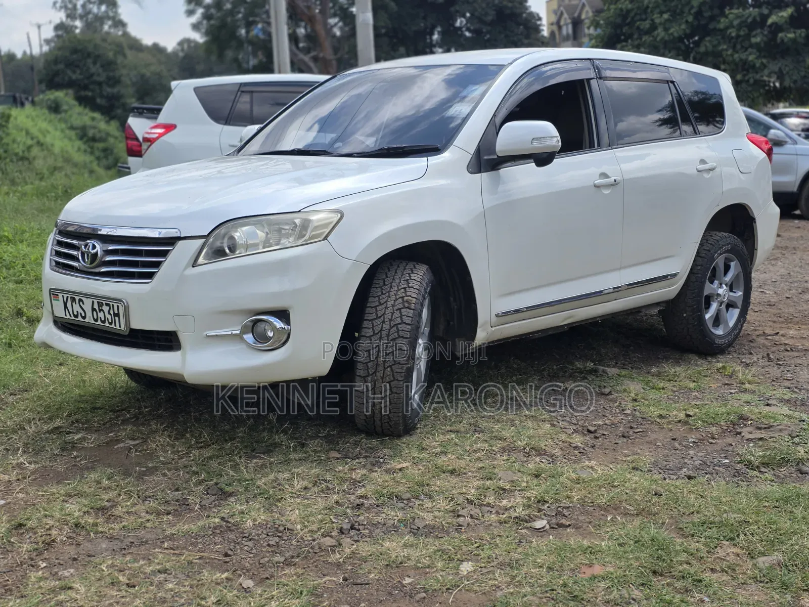 Toyota Vanguard 2011 White