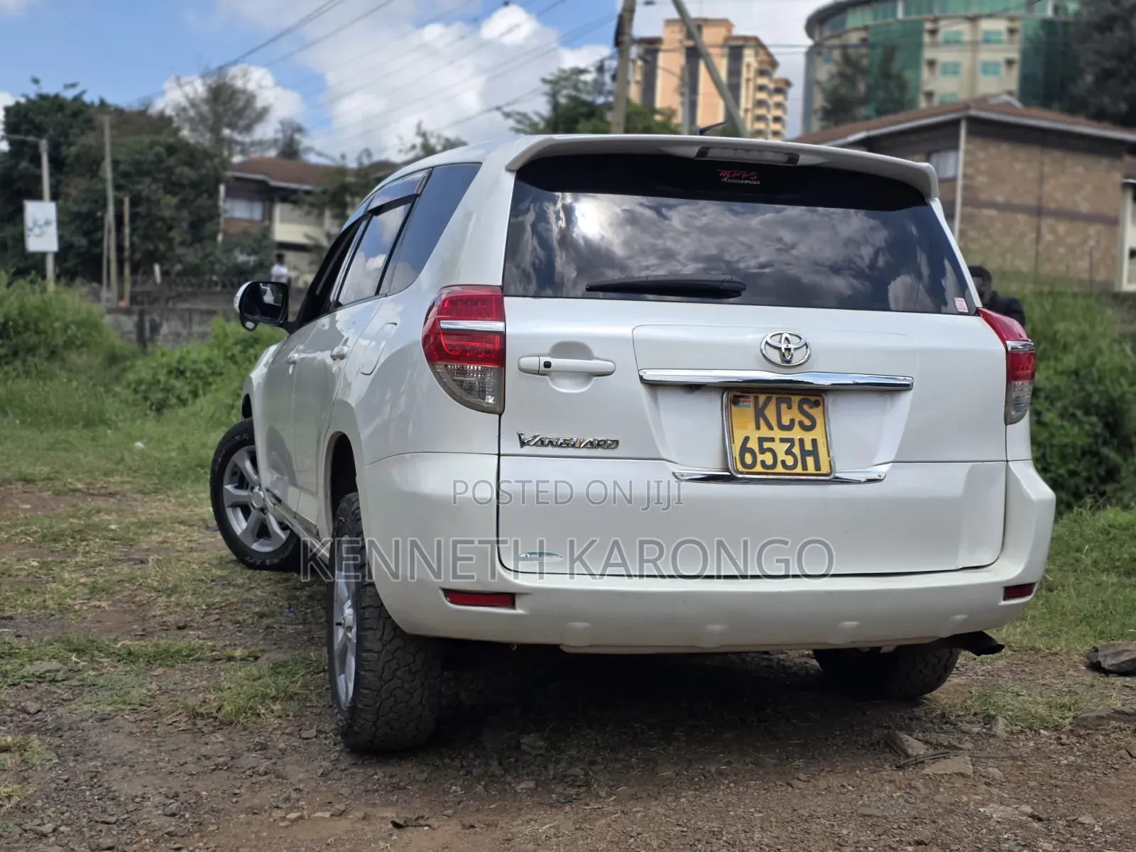 Toyota Vanguard 2011 White