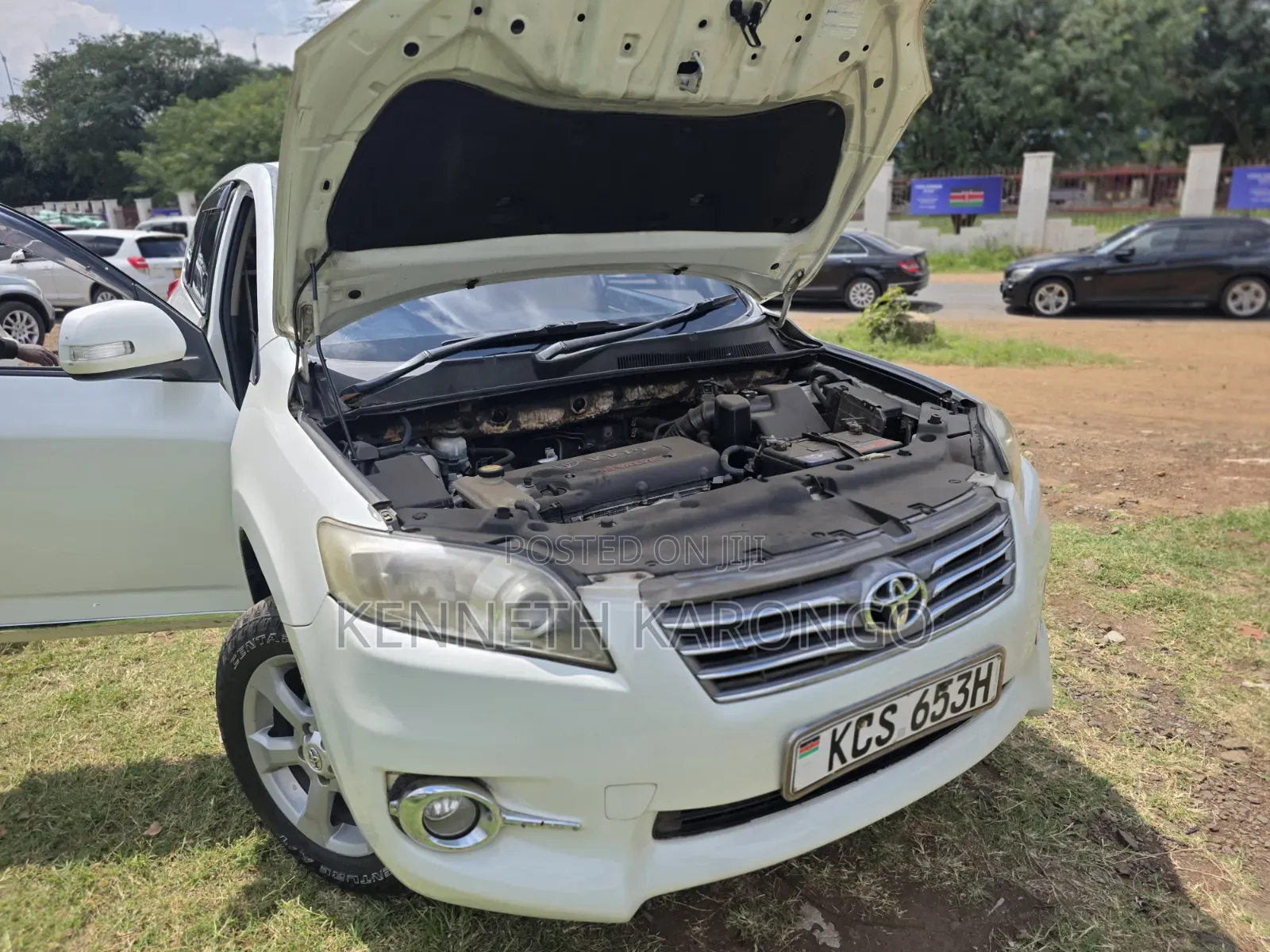 Toyota Vanguard 2011 White