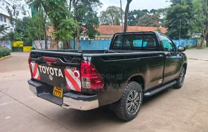 Toyota Hilux 2019 Black