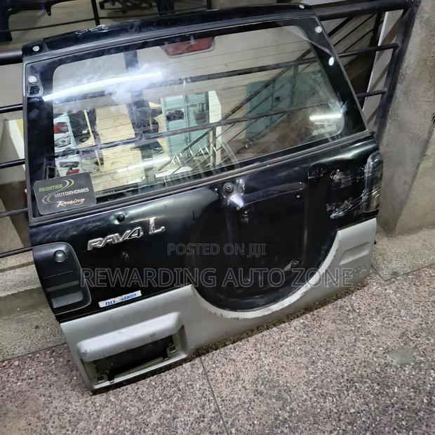 Rav4 1998 Tailgate (Boot). - main view