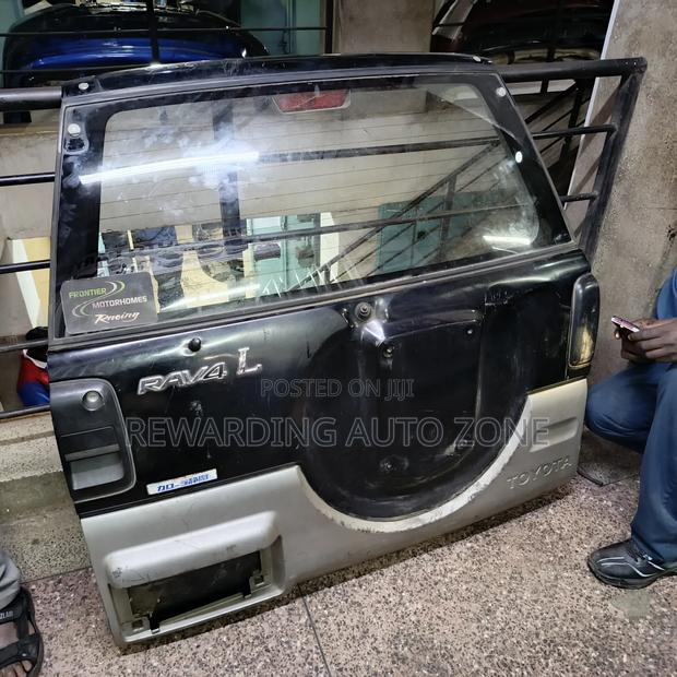 Rav4 1998 Tailgate (Boot). - thumbnail 2