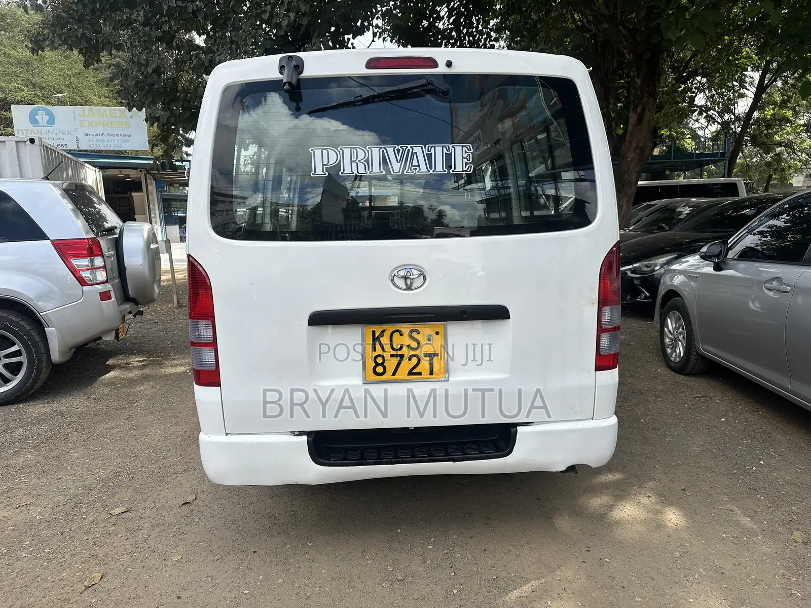 Toyota HiAce 2012 White