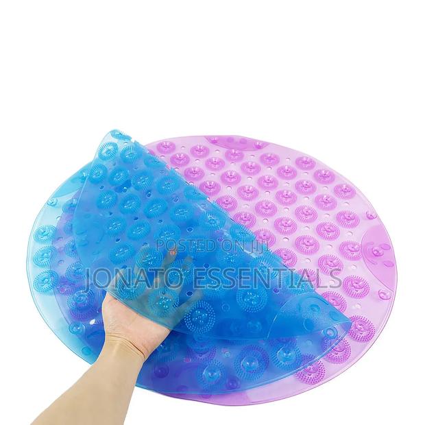 Non-Slip Silicone Bathroom Mat With Suction Cups Foot Scrubber - thumbnail 3