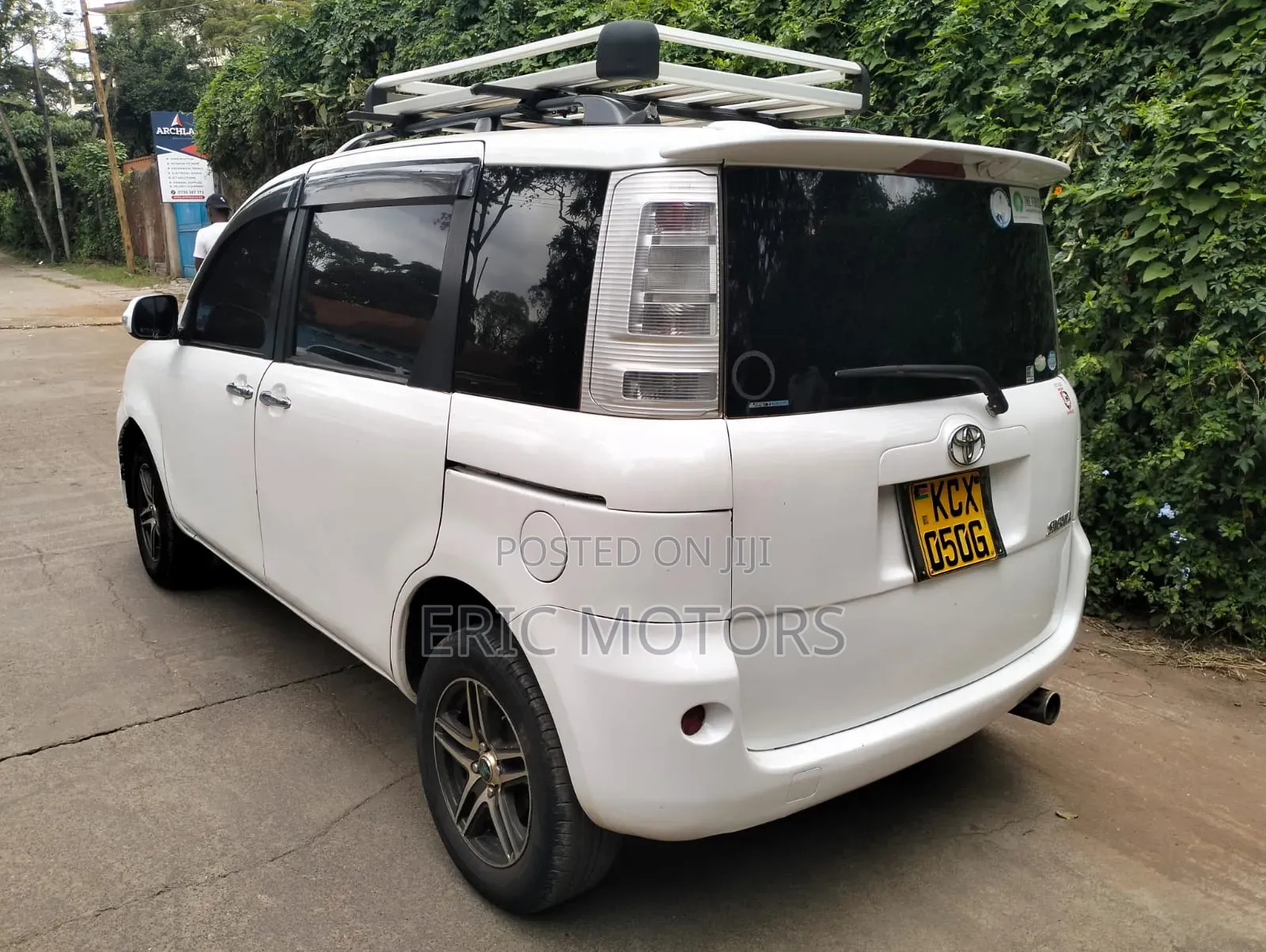 Toyota Sienta 2012 Off white