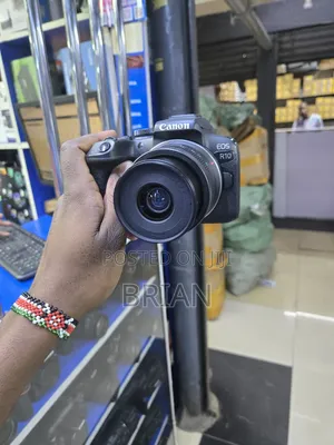 Canon Eos R10