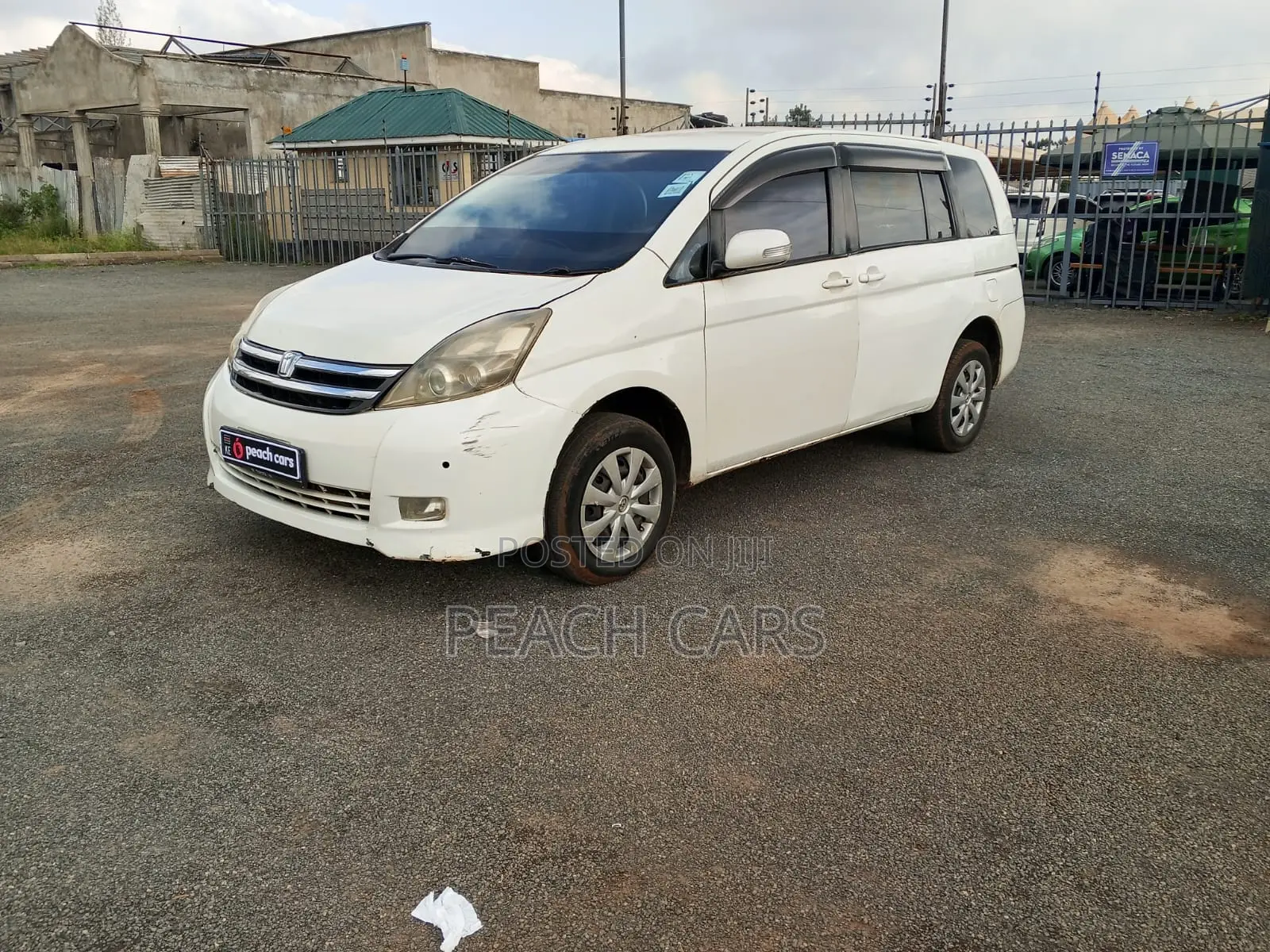 Toyota ISIS 2010 White
