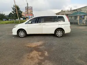 Toyota ISIS 2010 White