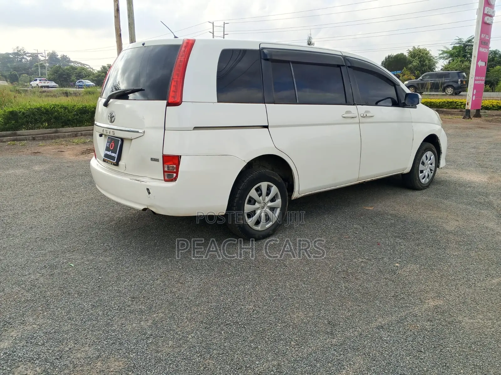Toyota ISIS 2010 White