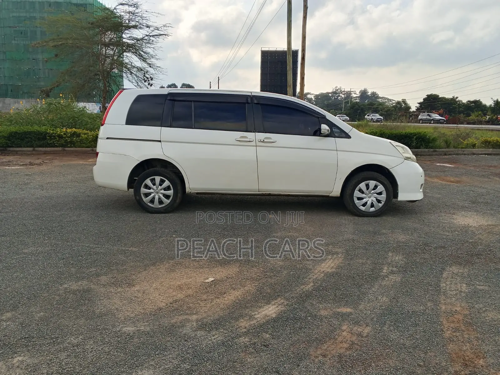 Toyota ISIS 2010 White