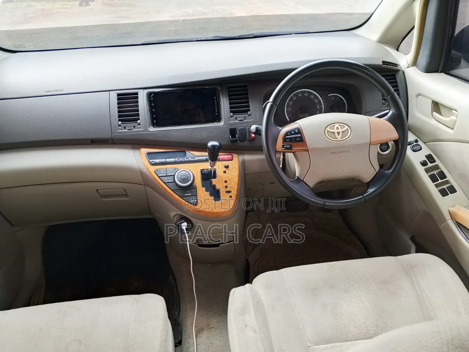 Toyota ISIS 2010 White