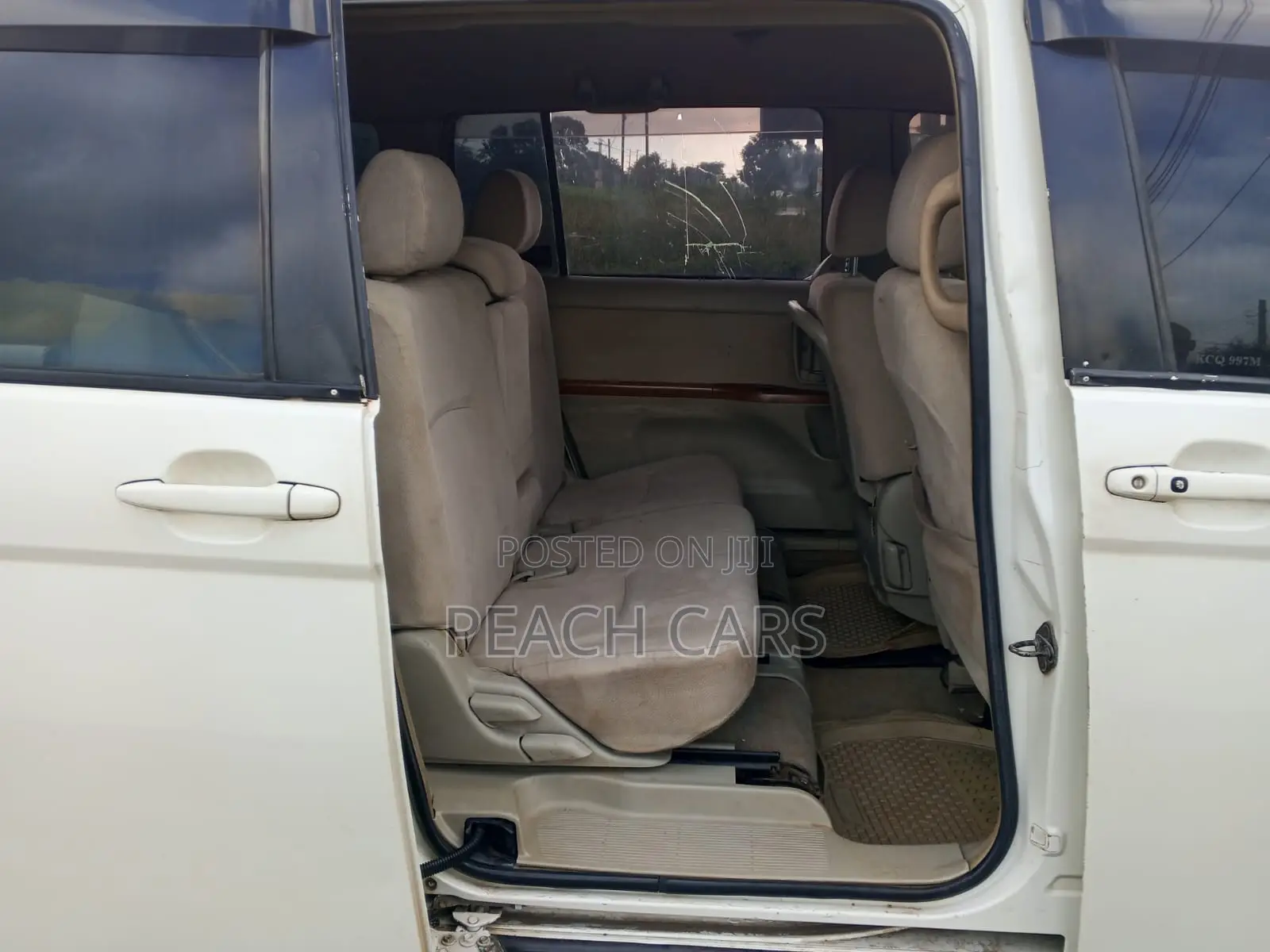Toyota ISIS 2010 White