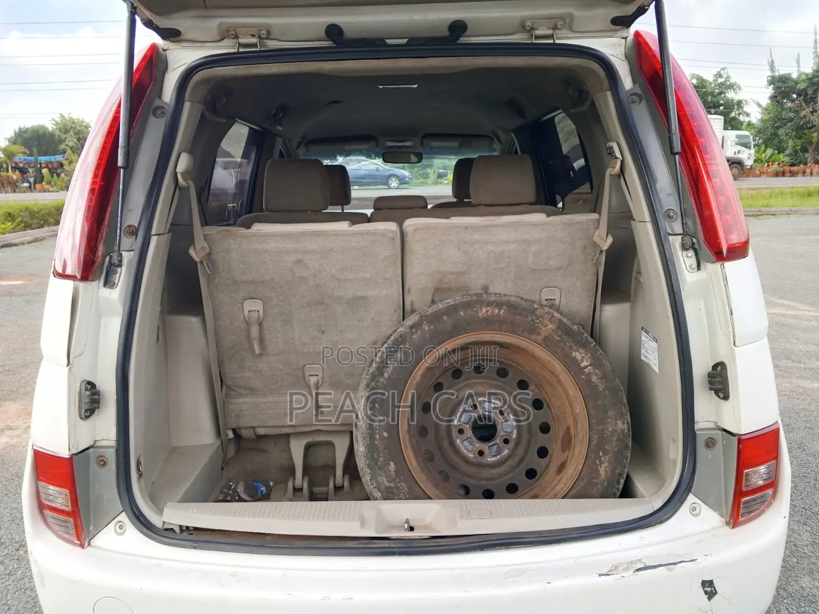 Toyota ISIS 2010 White