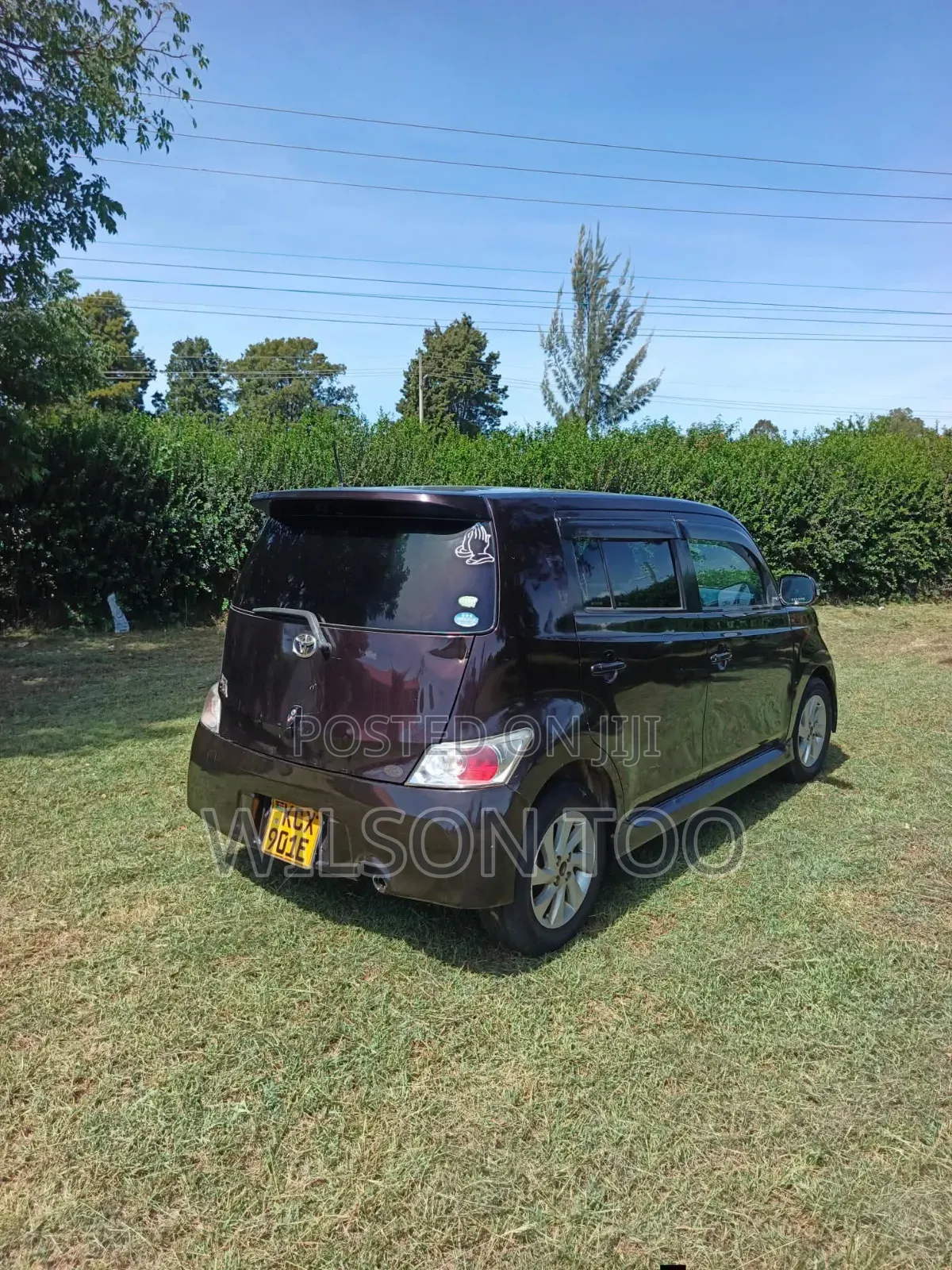 Toyota bB 2012 Red