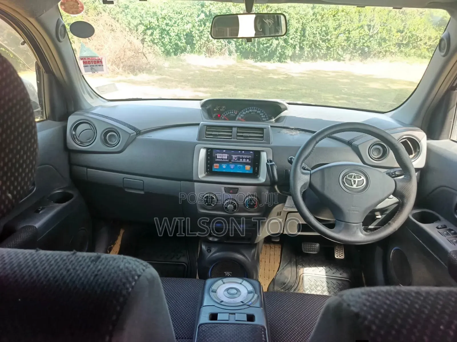 Toyota bB 2012 Red