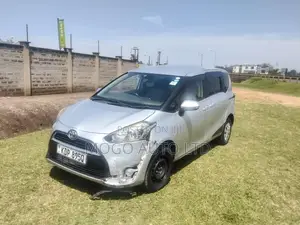 Toyota Sienta 2017 Silver