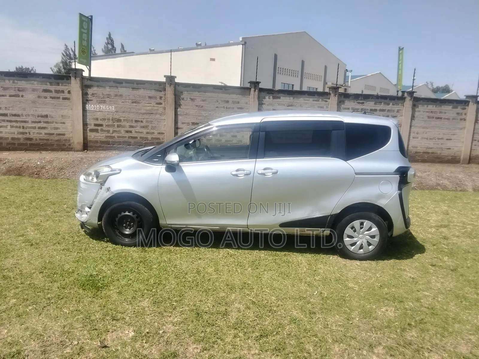 Toyota Sienta 2017 Silver