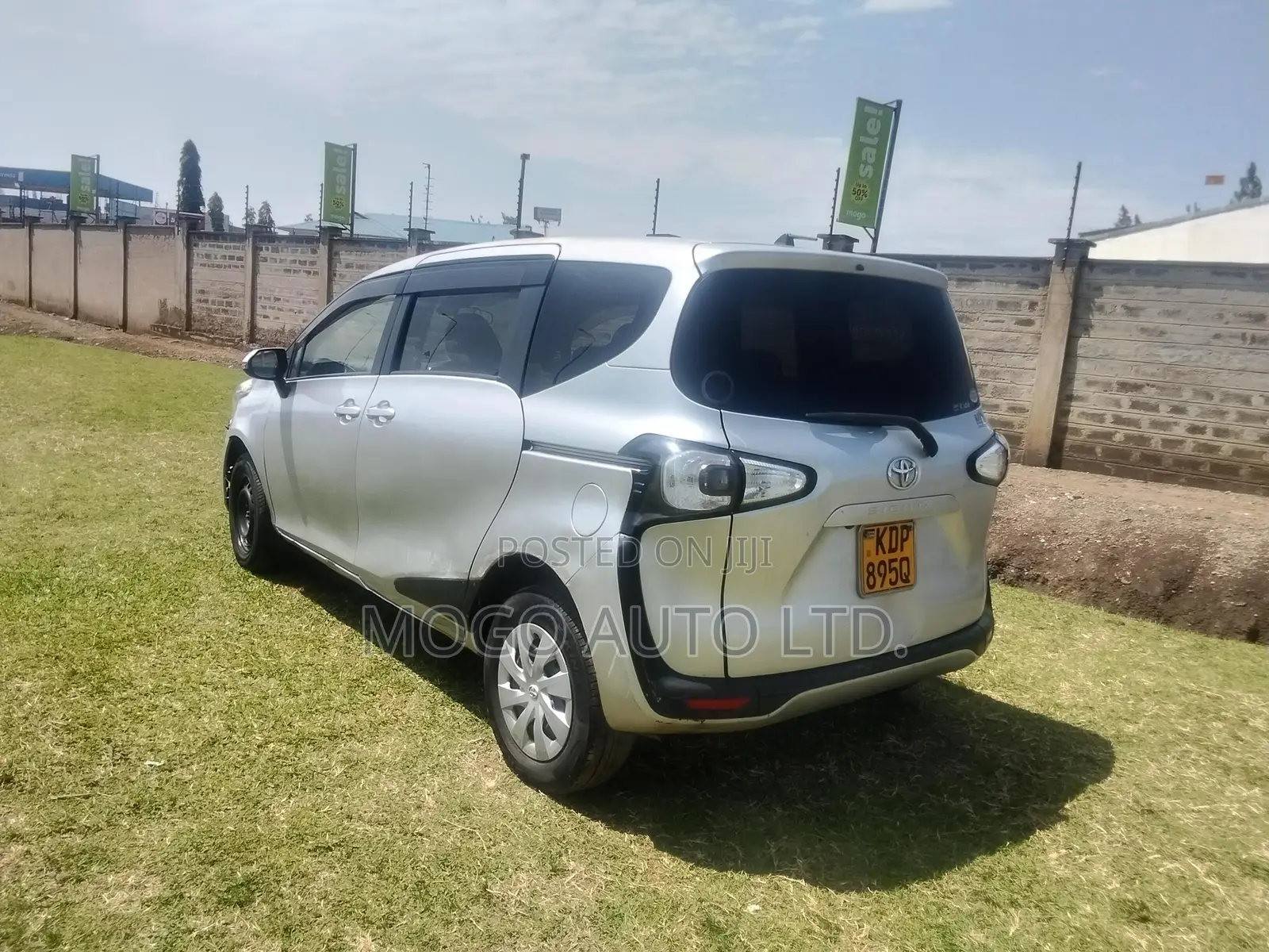 Toyota Sienta 2017 Silver