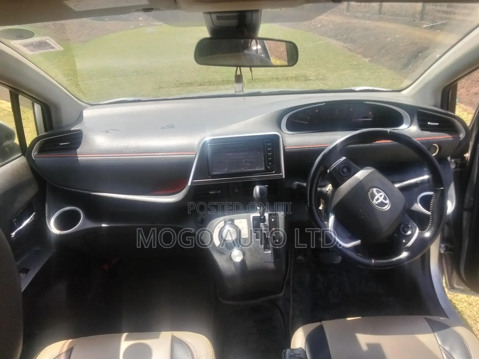 Toyota Sienta 2017 Silver