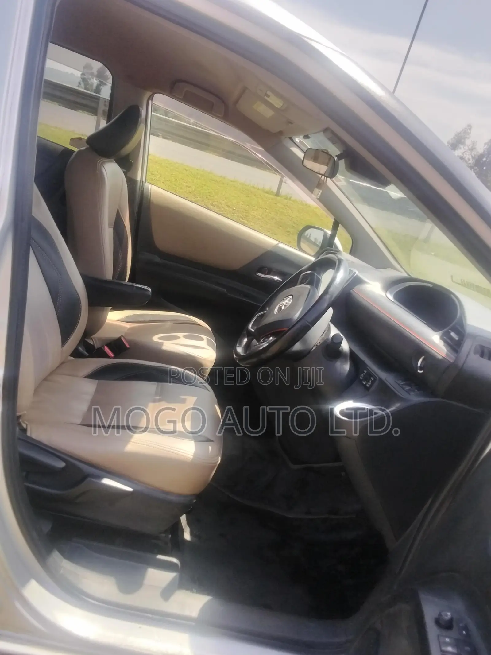 Toyota Sienta 2017 Silver