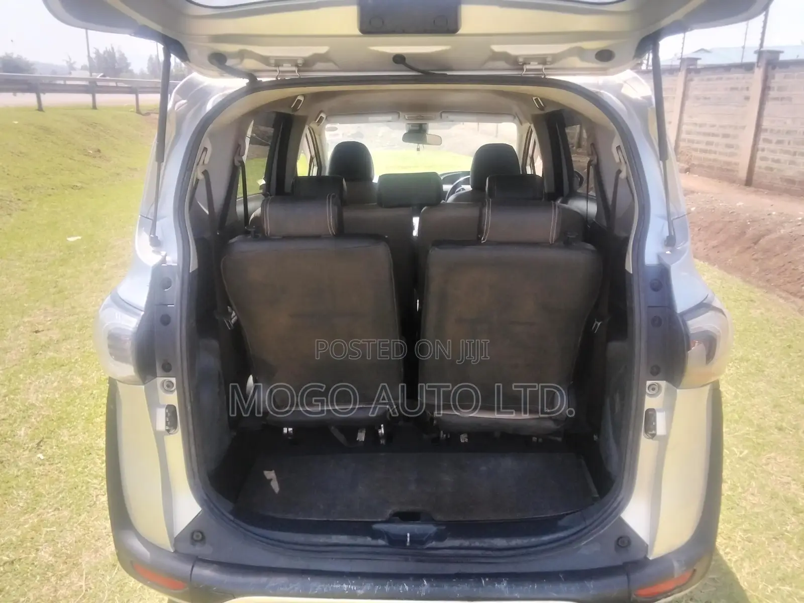 Toyota Sienta 2017 Silver