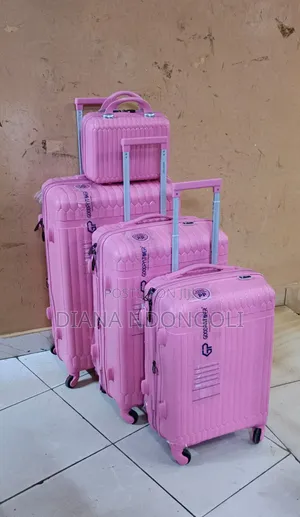 *4 in 1 Luxurious Unbreakable Suitcase*
Zipper Closure Frame.