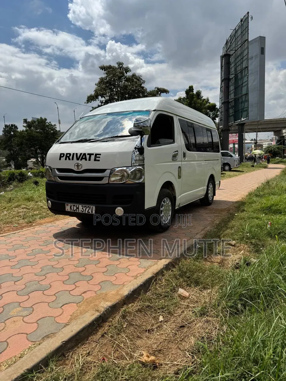 Toyota HiAce 2010 White