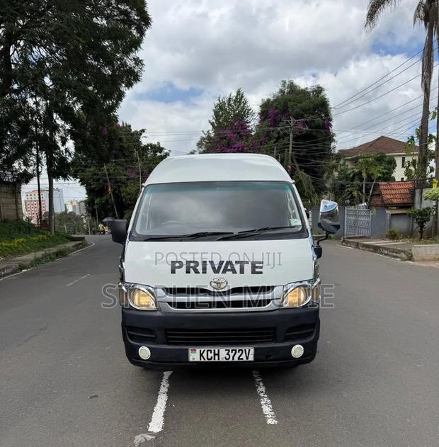Toyota HiAce 2010 White - thumbnail 3