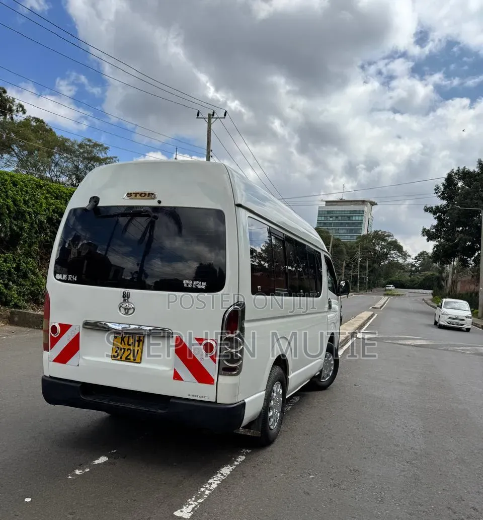 Toyota HiAce 2010 White