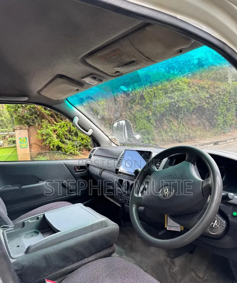 Toyota HiAce 2010 White