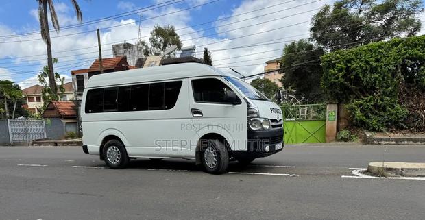 Toyota HiAce 2010 White - thumbnail 10