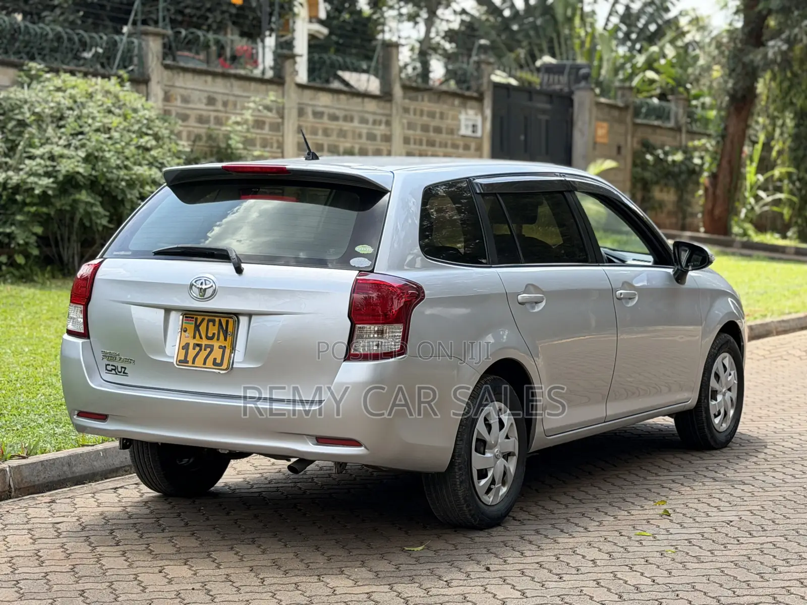 Toyota Corolla Fielder 2012