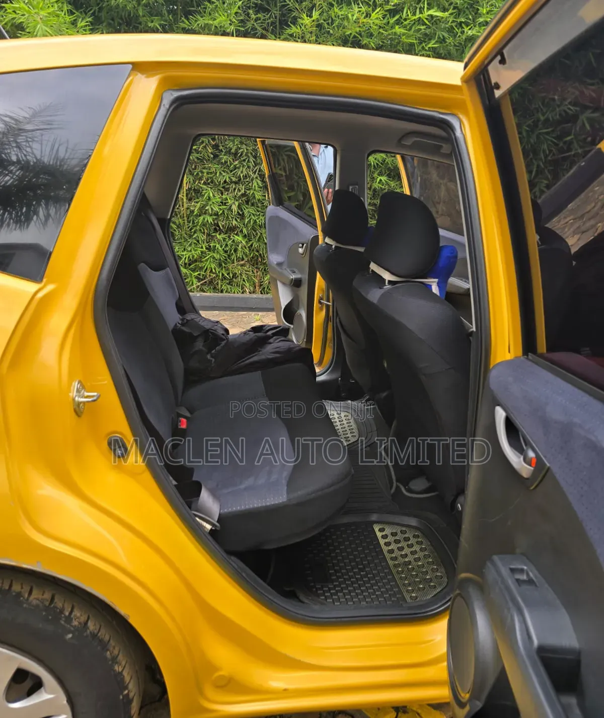 Honda Fit 2010 Yellow