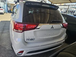 Mitsubishi Outlander 2018 White