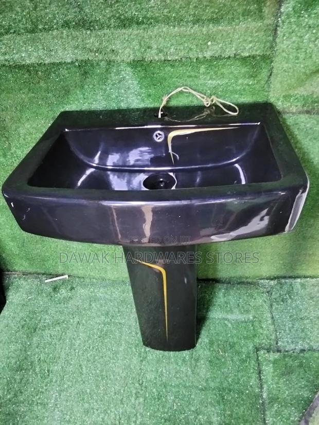 Black Designed Washhandbasin With a Gold Strip - thumbnail 3