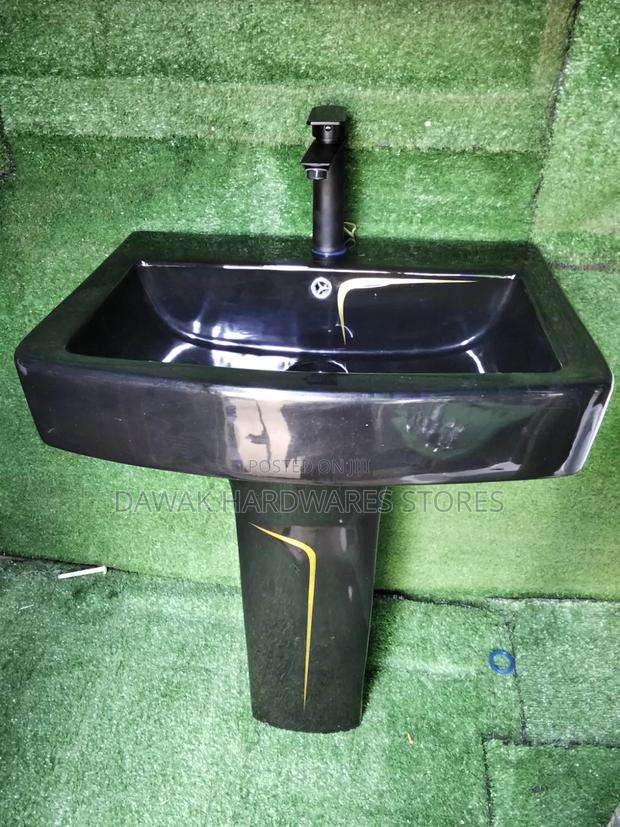 Black Designed Washhandbasin With a Gold Strip - thumbnail 4
