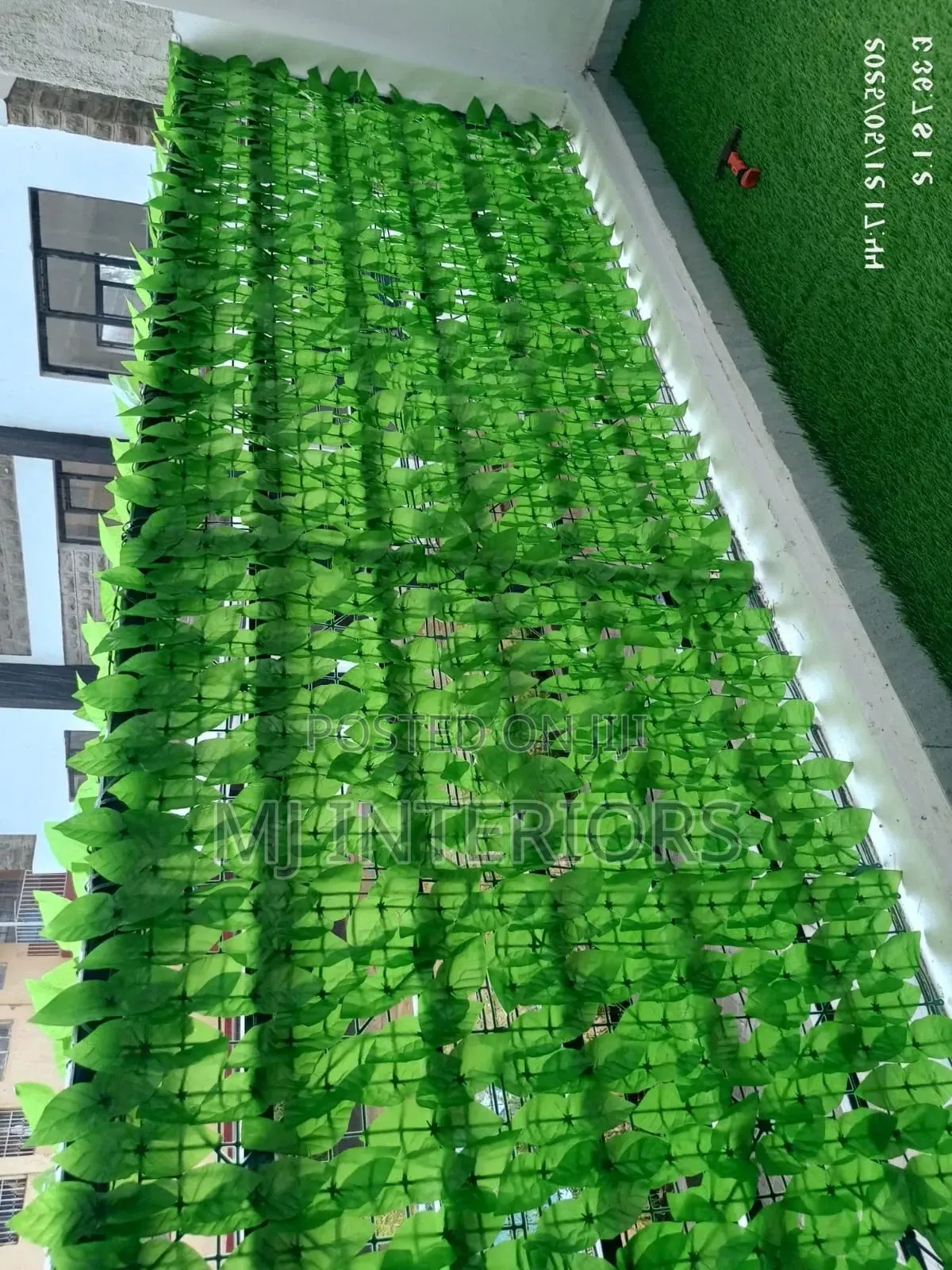 Artificial Grass Carpet With Green Privacy Wall For Homes