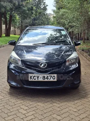 Toyota Vitz 1.0 FWD 5dr 2013 Black