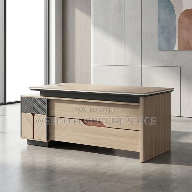 Office Desk : 1.6m Modern Light Wood Executive Office Desk