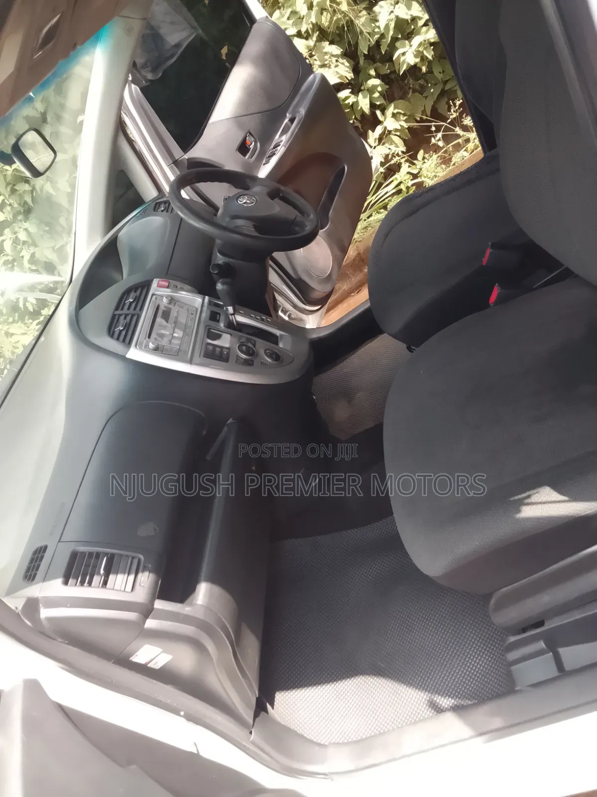 Toyota Ractis 2010 White