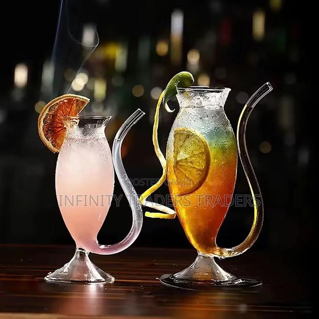 Curvy Wine Glass - main view