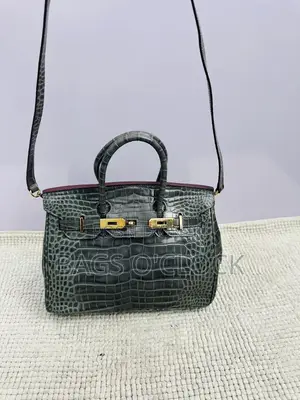 Authentic Hermès Birkin 30 Crocodile Handbag (Gold Hardware)
