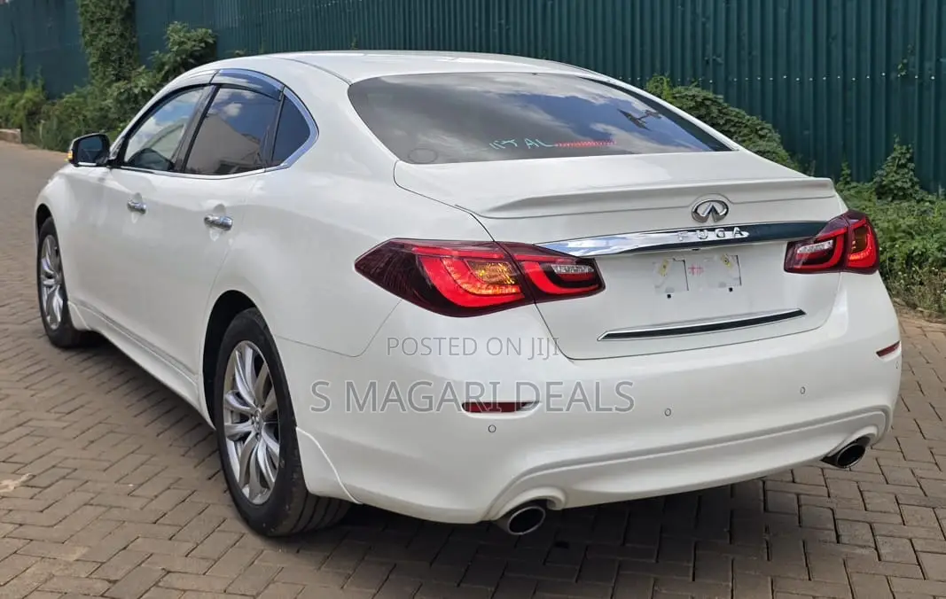 Nissan Fuga 2018 White