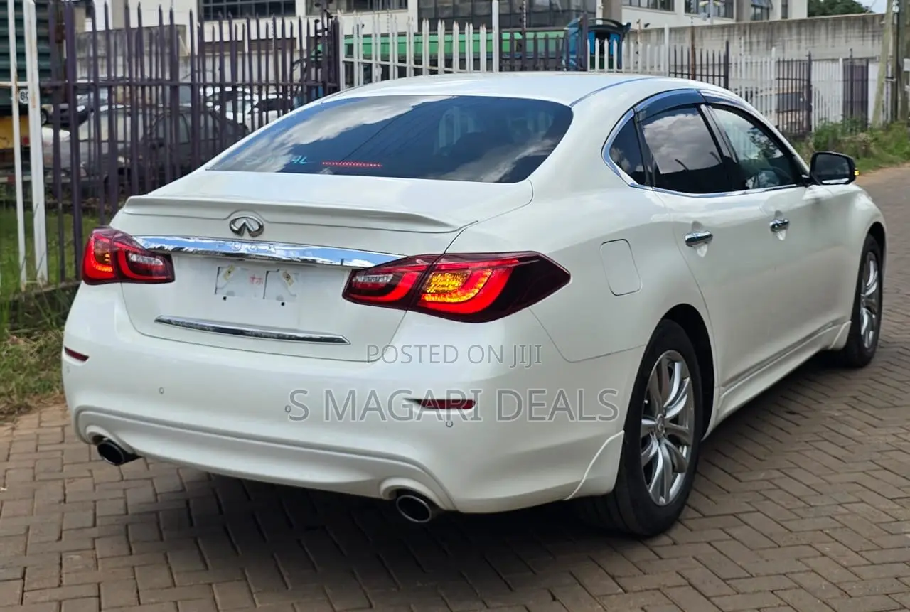 Nissan Fuga 2018 White