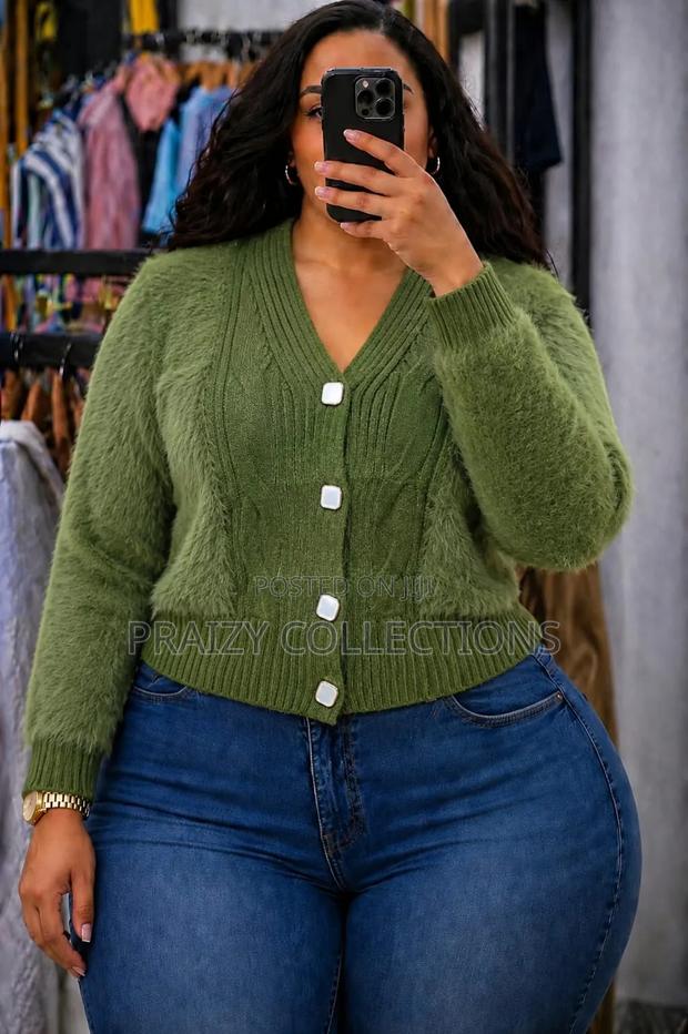 Classy Fur Sweater/Cardigan - thumbnail 3