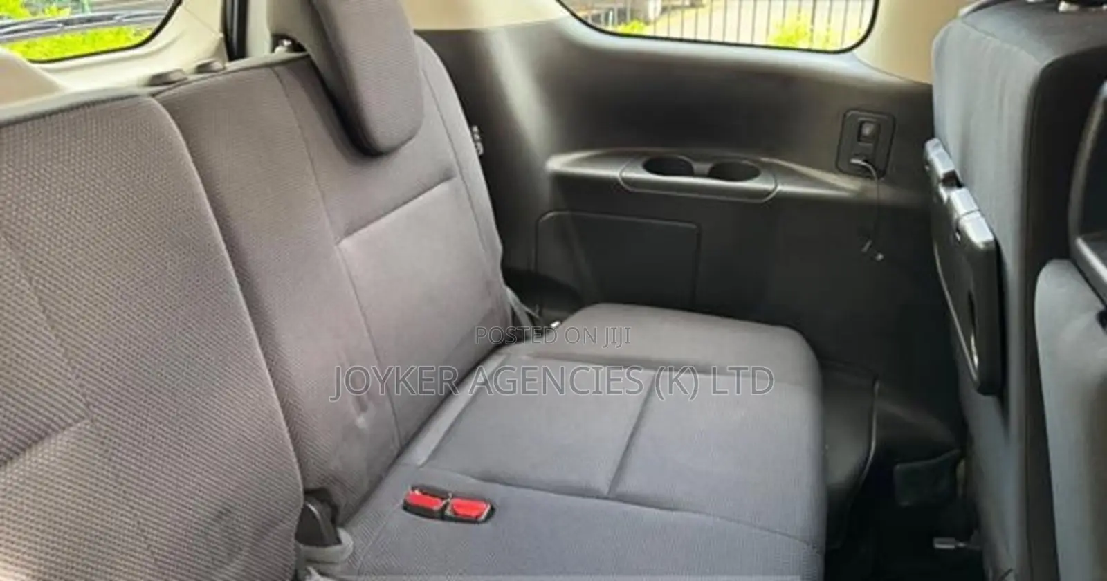 Nissan Serena 2019 Silver