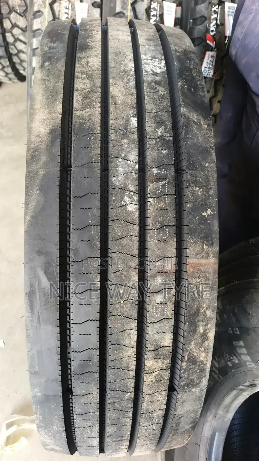 315/80r22.5 Blacklion