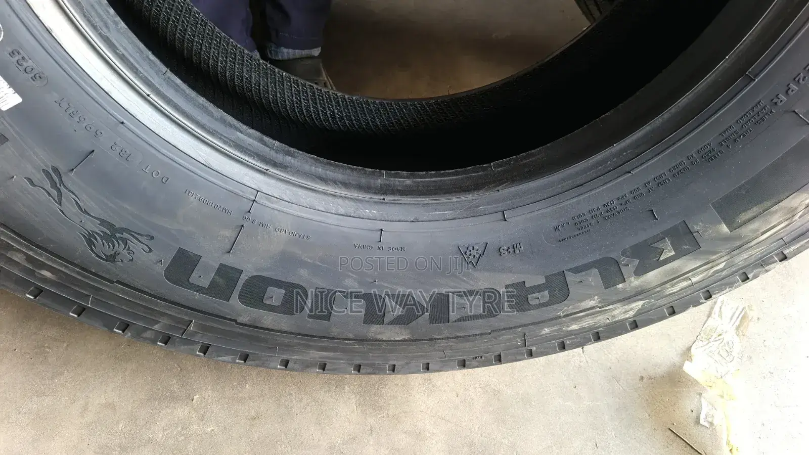 315/80r22.5 Blacklion
