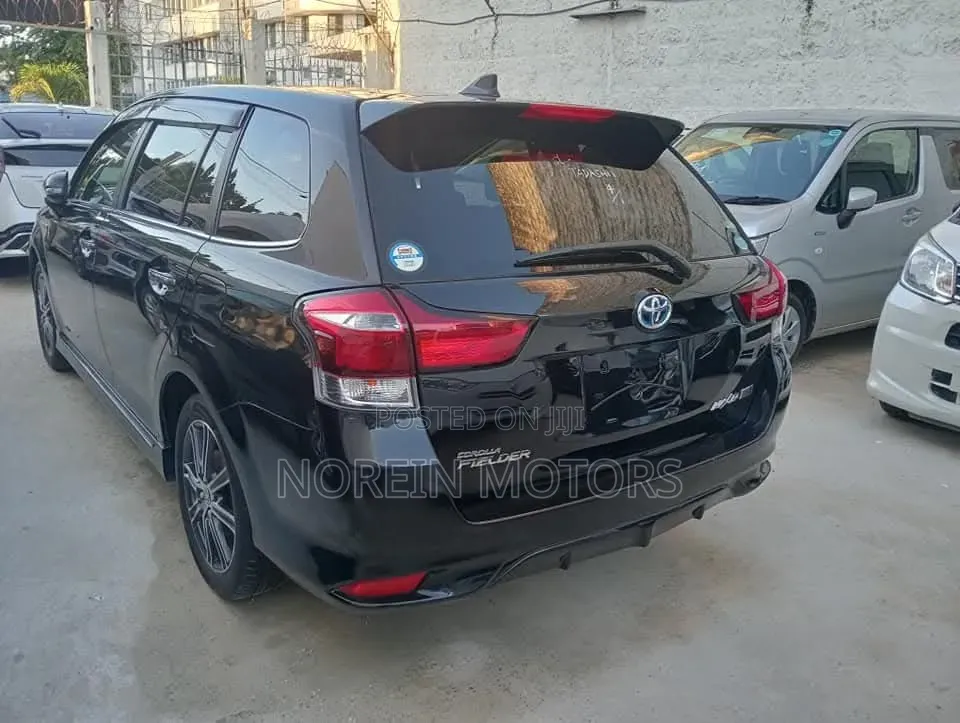 Toyota Corolla Fielder 1.5 Hybrid FWD 2019 Matt Black