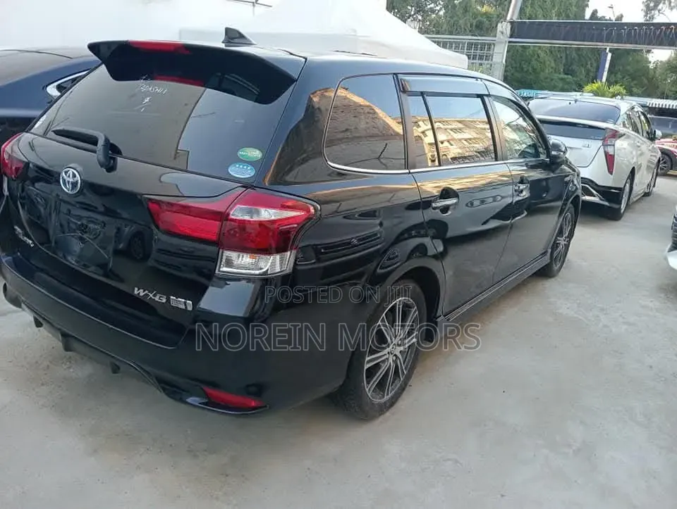 Toyota Corolla Fielder 1.5 Hybrid FWD 2019 Matt Black